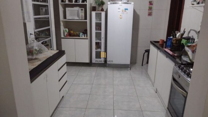 Apartamento 2 dormitórios térreo com pátio em Teresópolis