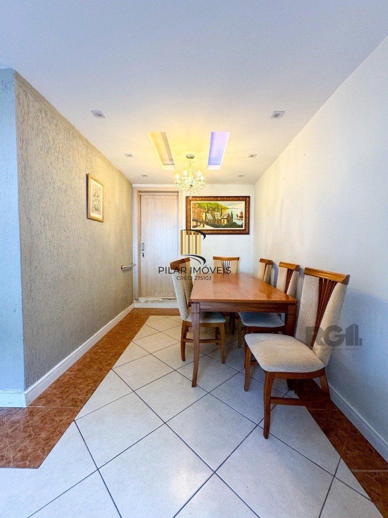 Apartamento de 115m², 3 dormitórios, 2 vagas no bairro Glória