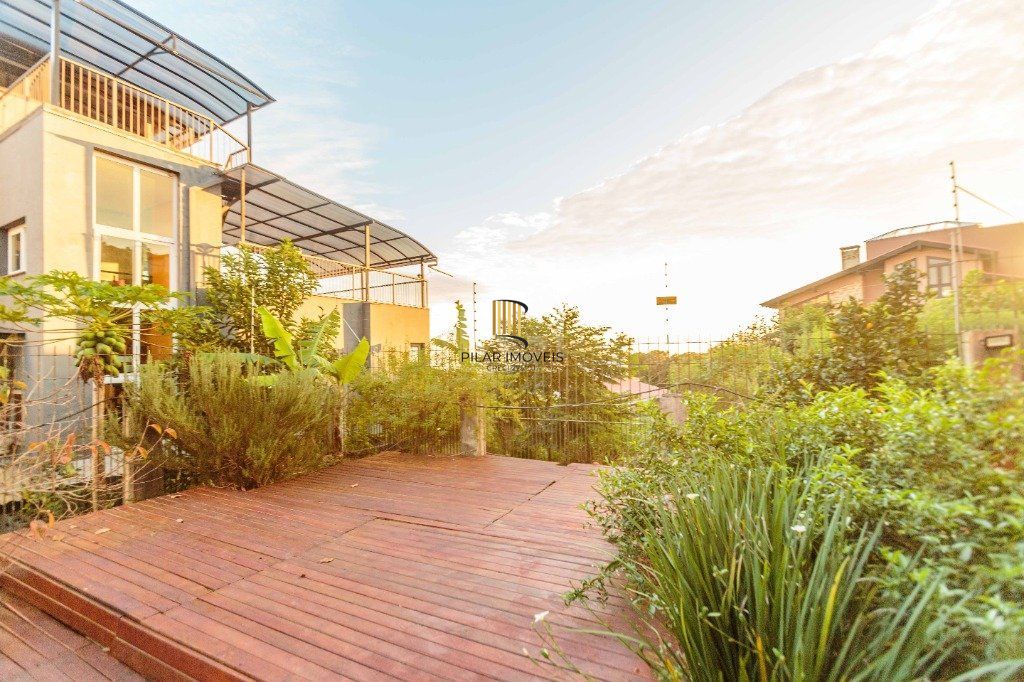 Casa de 498m², bairro Teresópolis