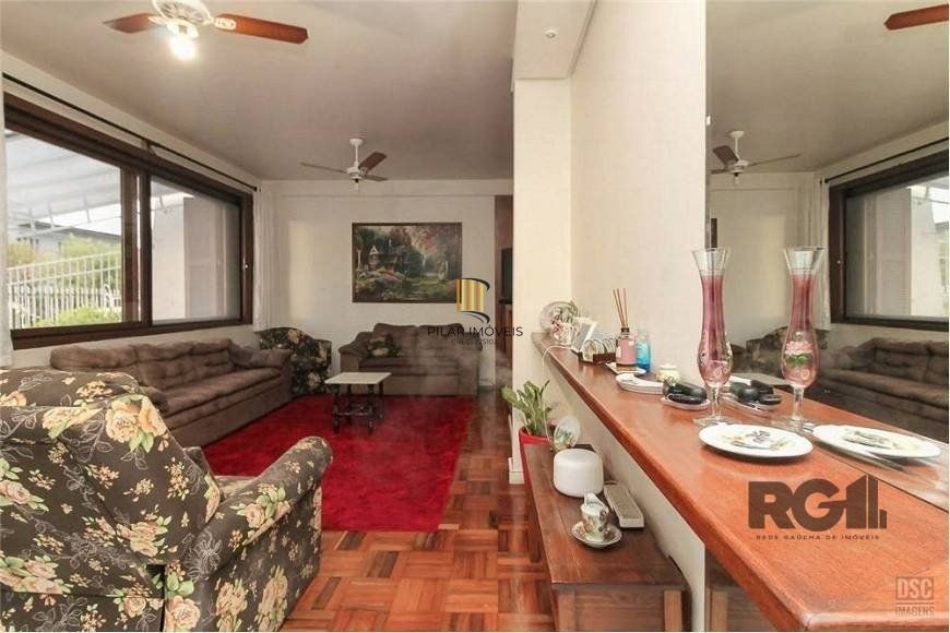 Casa de 285m² - 4 dormitórios, 4 vagas no bairro Bom Jesus
