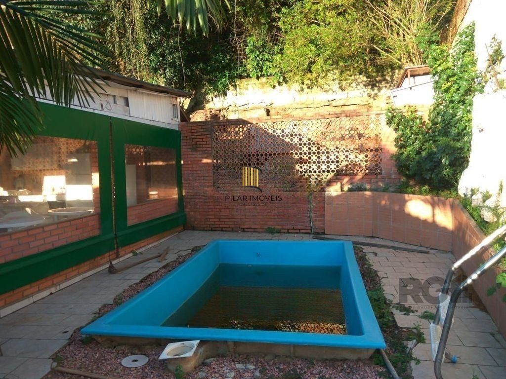Casa de 3 dormitórios no bairro Jardim Carvalho