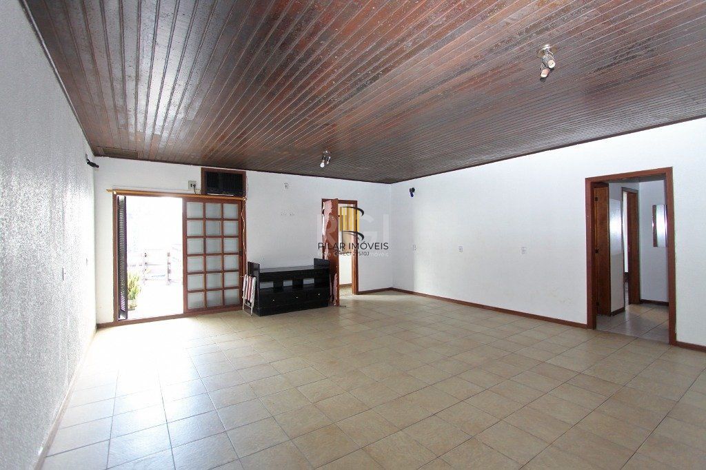 Casa para Locação/Aluguel - 240m², 4 dormitórios, 6 vagas - Nonoai