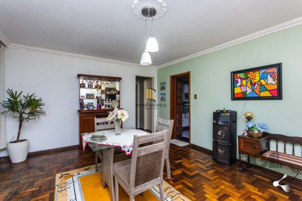 Casa para Venda - 240m², 3 dormitórios, sendo 1 suites, 3 vagas - Cristal