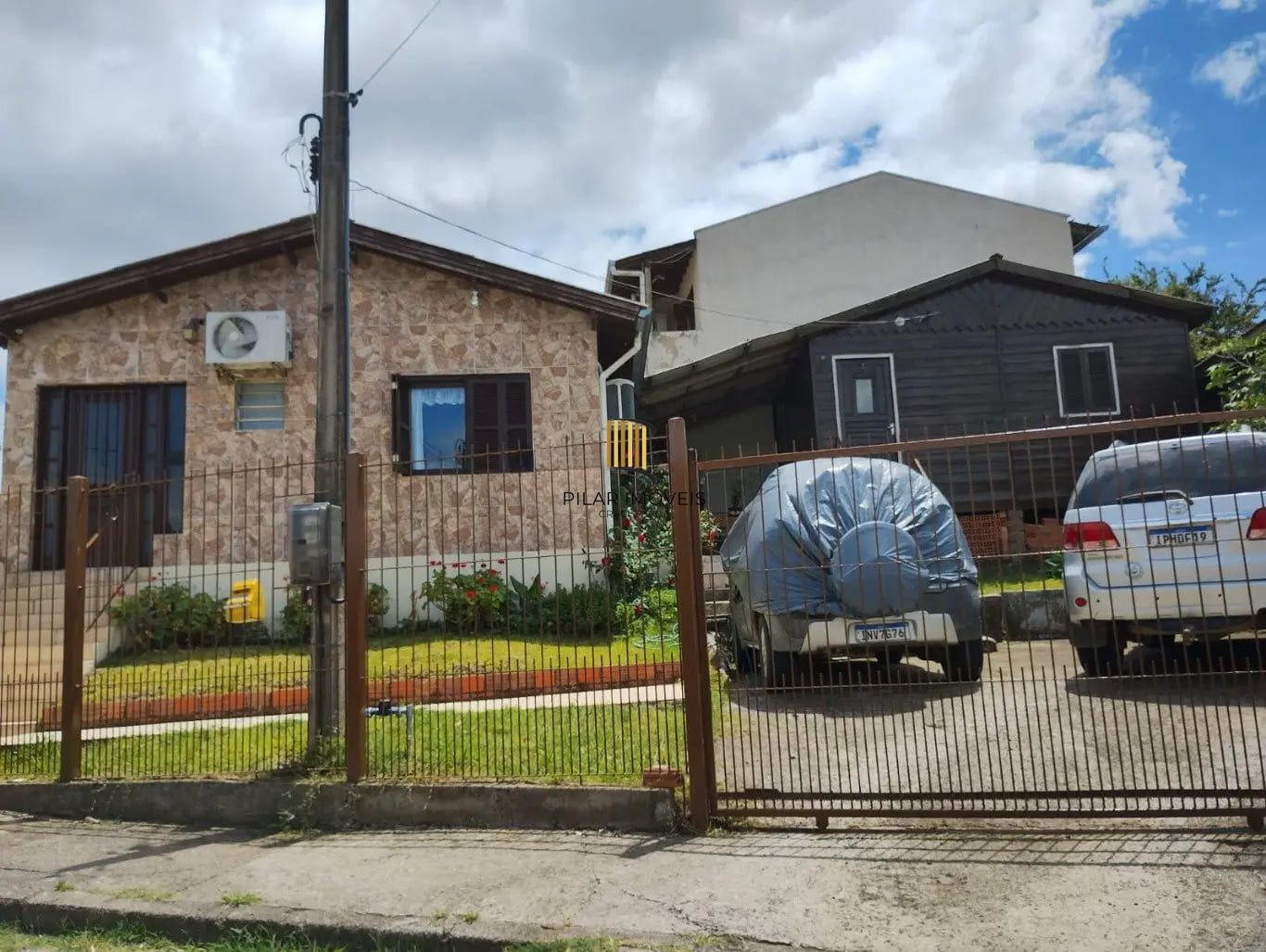 Casa de 3 dormitórios e 111m² à venda em Jardim Botânico, Porto Alegre.