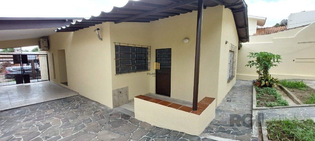 Casa com 3 dormitórios no bairro Sarandi
