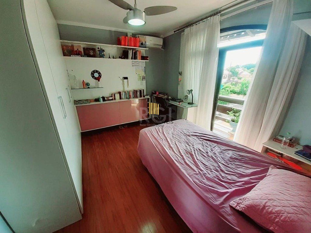 Casa para Venda - 260m², 4 dormitórios, sendo 1 suites, 4 vagas - Nonoai