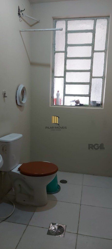 Casa 3 dormitórios quase esquina Av. Nonoai.