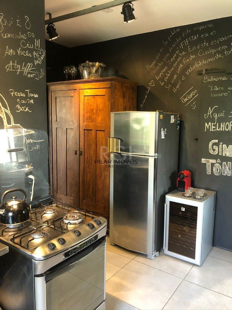 Casa para Venda - 260m², 3 dormitórios, sendo 2 suites, 2 vagas - Nonoai