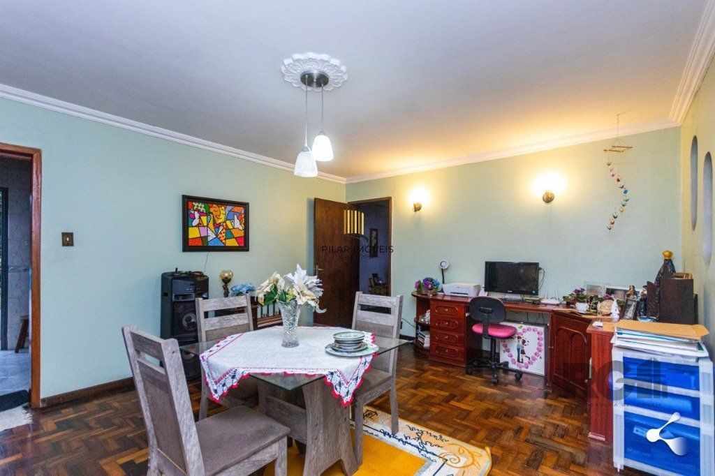 Casa para Venda - 240m², 3 dormitórios, sendo 1 suites, 3 vagas - Cristal