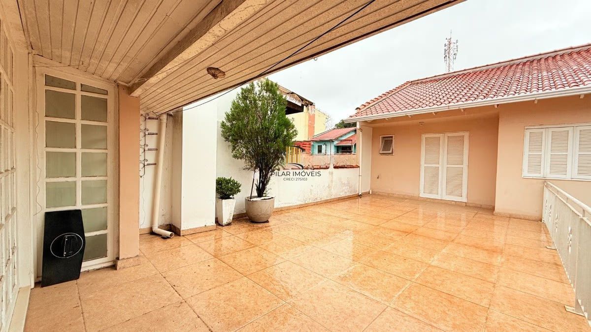 Sobrado de 3 dormitórios e 91m² à venda em Parque Santa Fé, Porto Alegre.