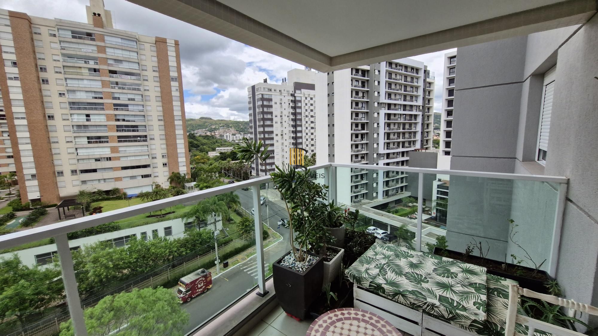 Apartamento mobiliado no Central Parque, 3 dormitorios sendo 1 suíte, banheiro social, lavabo, 114,00m² área privativa, 2 garagens