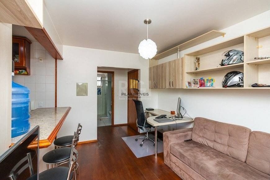 Apartamento para Venda - 43m², semi mobiliado, 1 dormitório, churrasqueira e 1 vaga de garagem no bairro Partenon