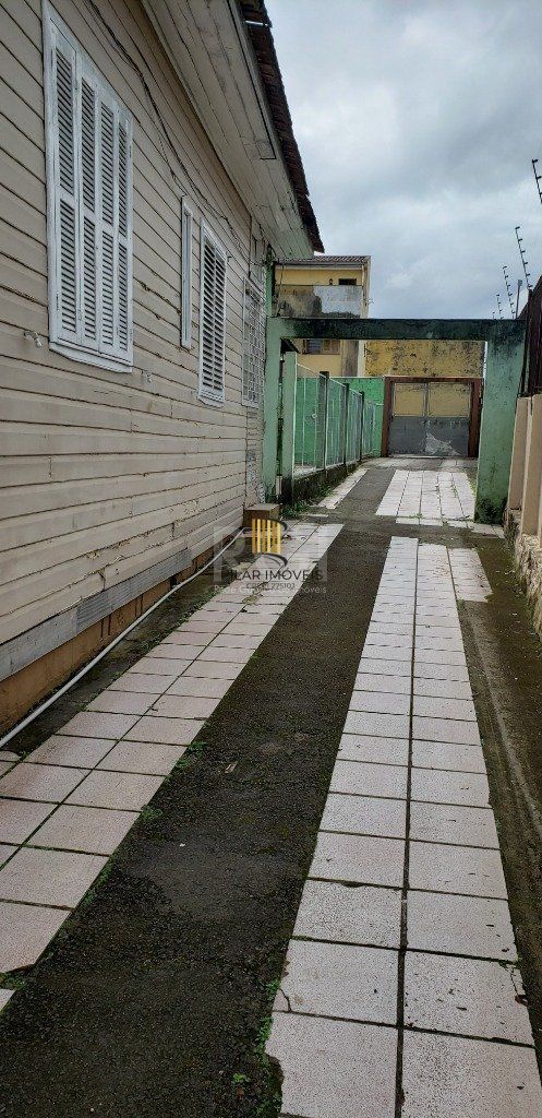 Casa para Venda - 200m², 8 dormitórios, 5 vagas - Teresópolis