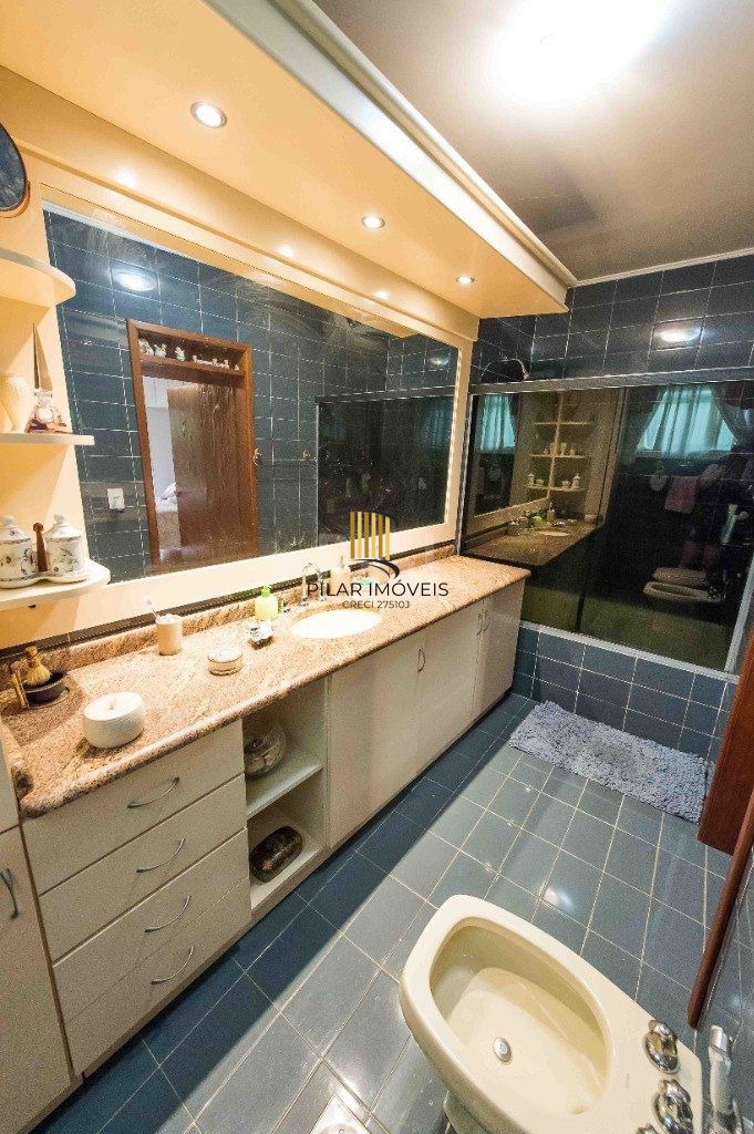 Casa para Venda - 317m², 5 dormitórios, sendo 1 suites, 2 vagas - Teresópolis