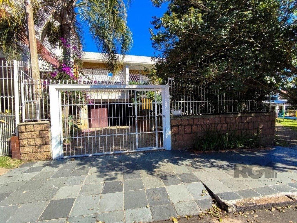 Excelente casa de 290m² com 4 dormitórios e 4 vagas