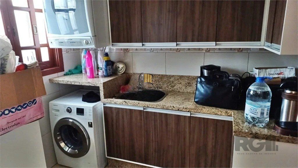 Casa de 3 dormitórios no bairro Sarandi