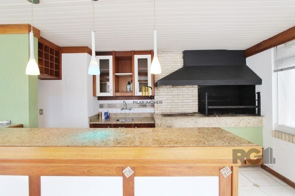 Excelente casa de 324m² com 4 dormitórios e 2 vagas.
