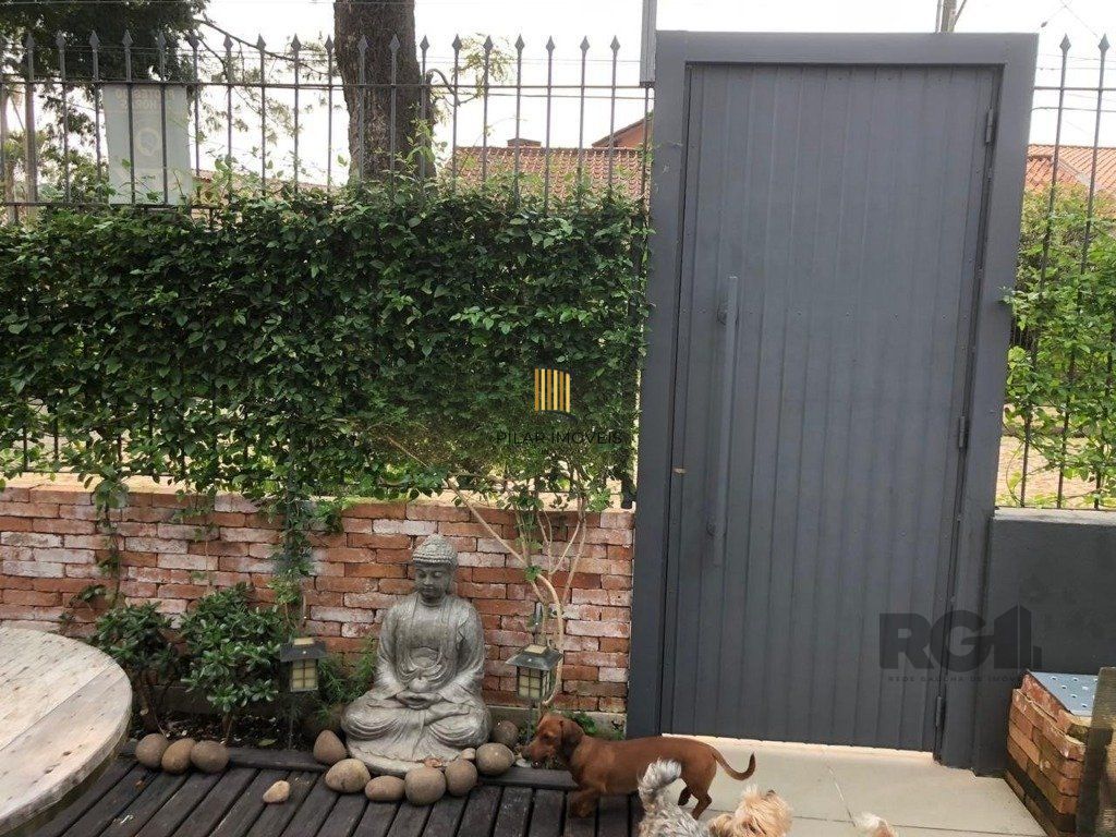 Casa 4 dormitórios no bairro Nonoai