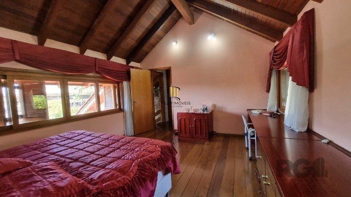 Casa 4 dormitórios no bairro Teresópolis