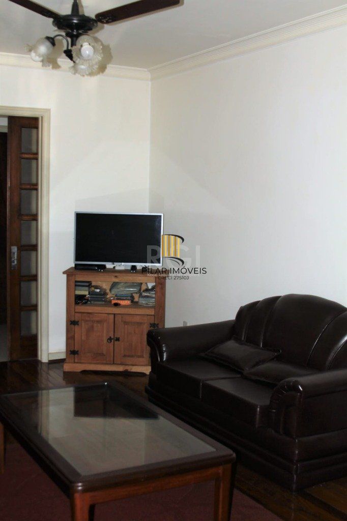 Apartamento com 03 dormitórios, churrasqueira e vaga de garagem no Menino Deus
