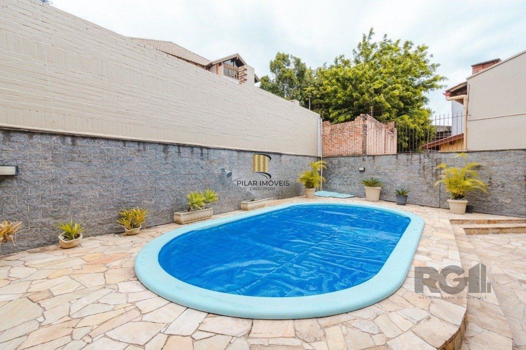 Casa com 4 dormitórios no bairro Morro Santana