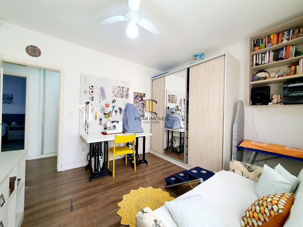 Casa de  3 dormsitorios no Bairro Camaquã - Porto Alegre