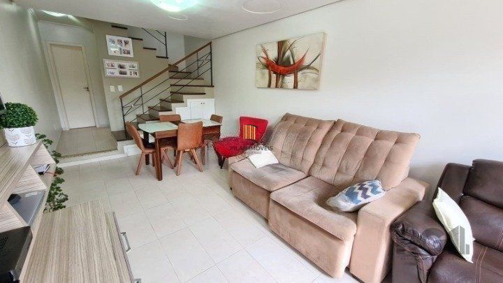 Casa em condomínio 110m² - 3 dormitórios sendo 1 suíte e 1 vaga de garagem no bairro Teresópolis - Pilar Imóveis