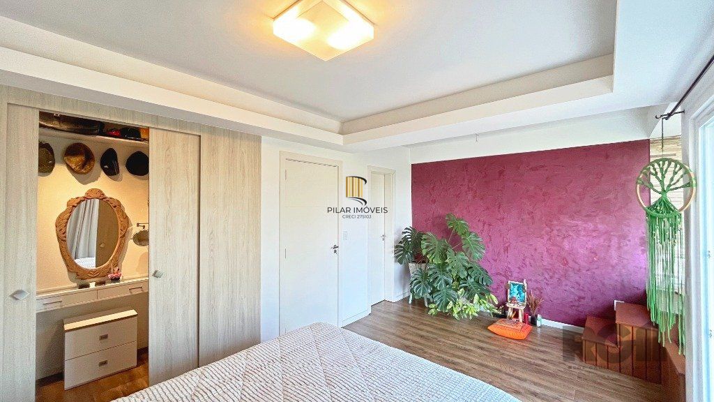 Excelente casa 03 dormitórios sendo 01 suíte com jacuzzi, 03 banheiros,  03 vagas, próxima a Av. Vicente Montéggia