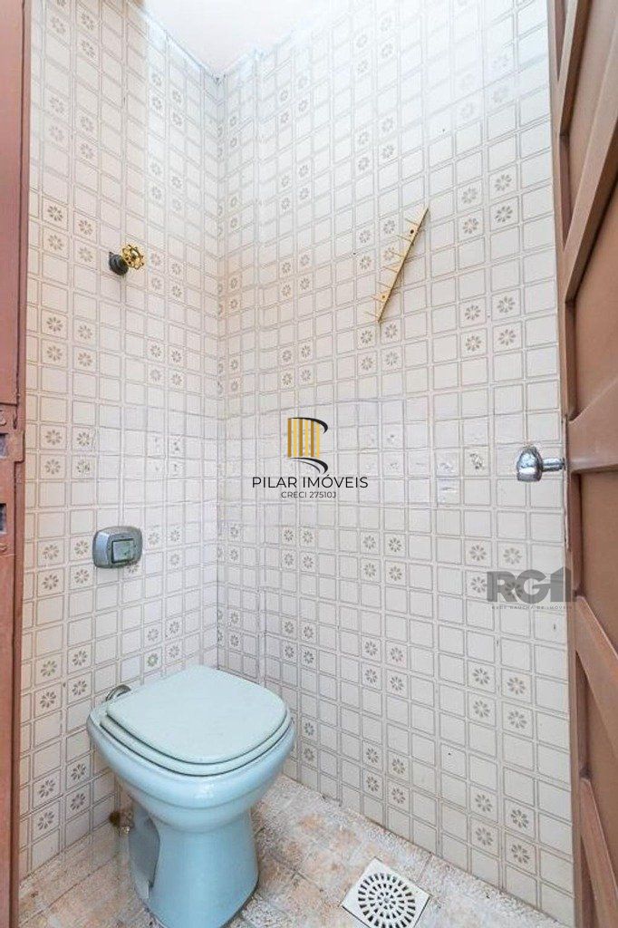 Casa de 245m² com 5 dormitórios no bairro Sarandi