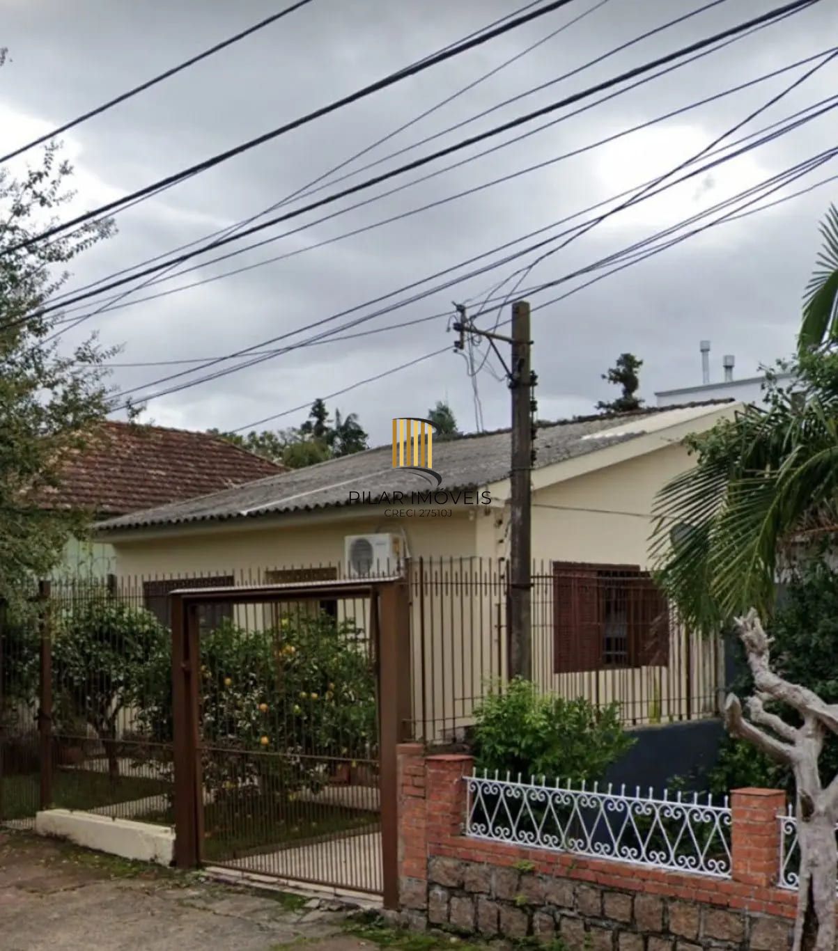 Casa com 2 dormitórios e 150m², no Bairro Jardim Sabará