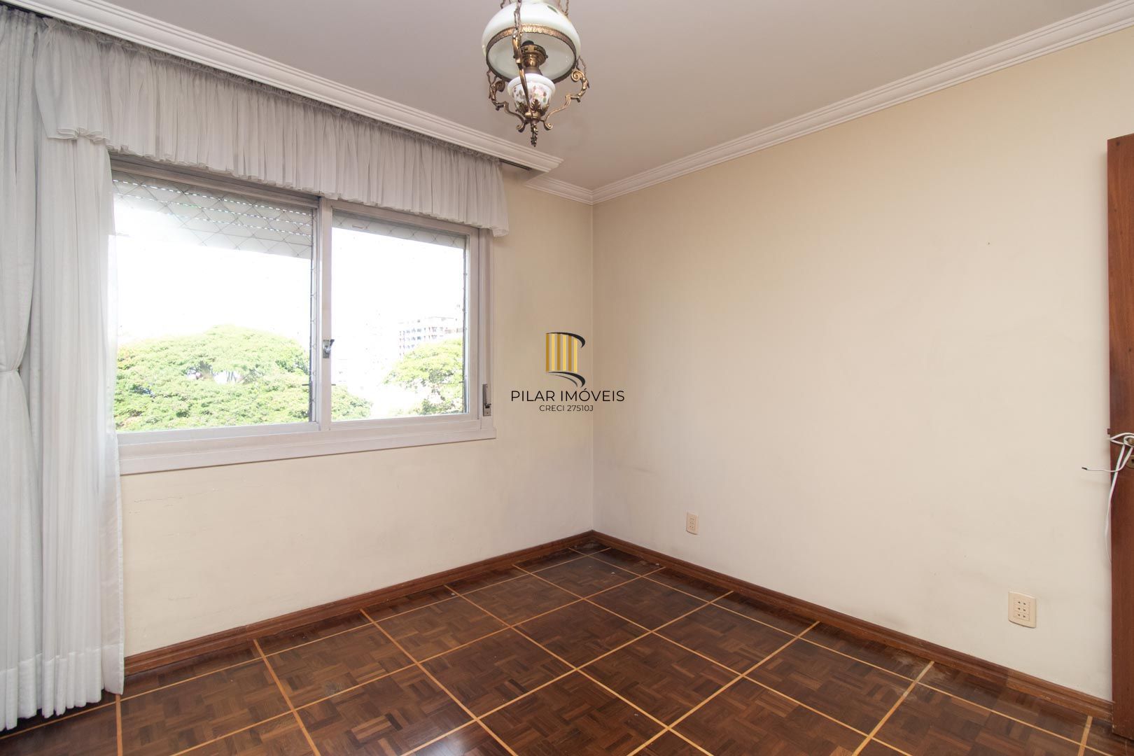 Apartamento de 03 dormitorios com suite e vaga coberta no bairro Menino Deus