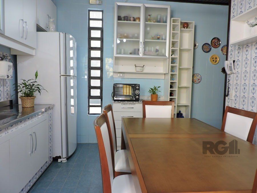 EXCELENTE casa térrea MAIS um loft construído em edícula anexa, com pátio.