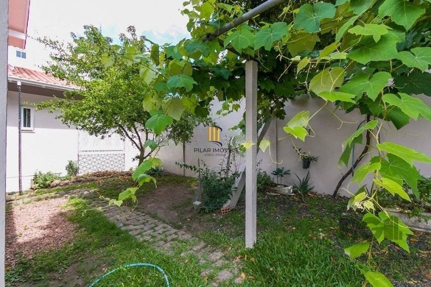 Casa de 380m² - 4 dormitórios, 2 suítes, 4 vagas no bairro Bom Jesus