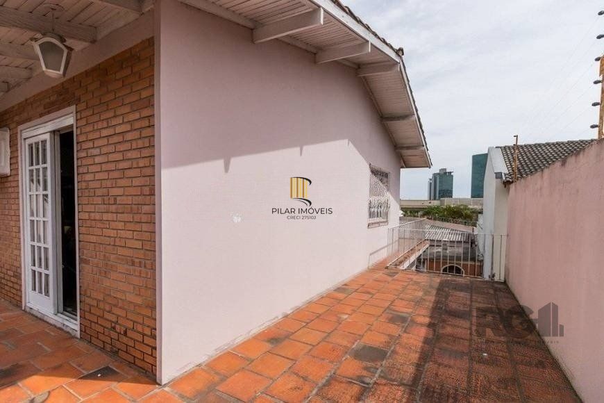 CASA PRÓXIMA AO PONTAL, com 5 vagas, 3 dormitórios!