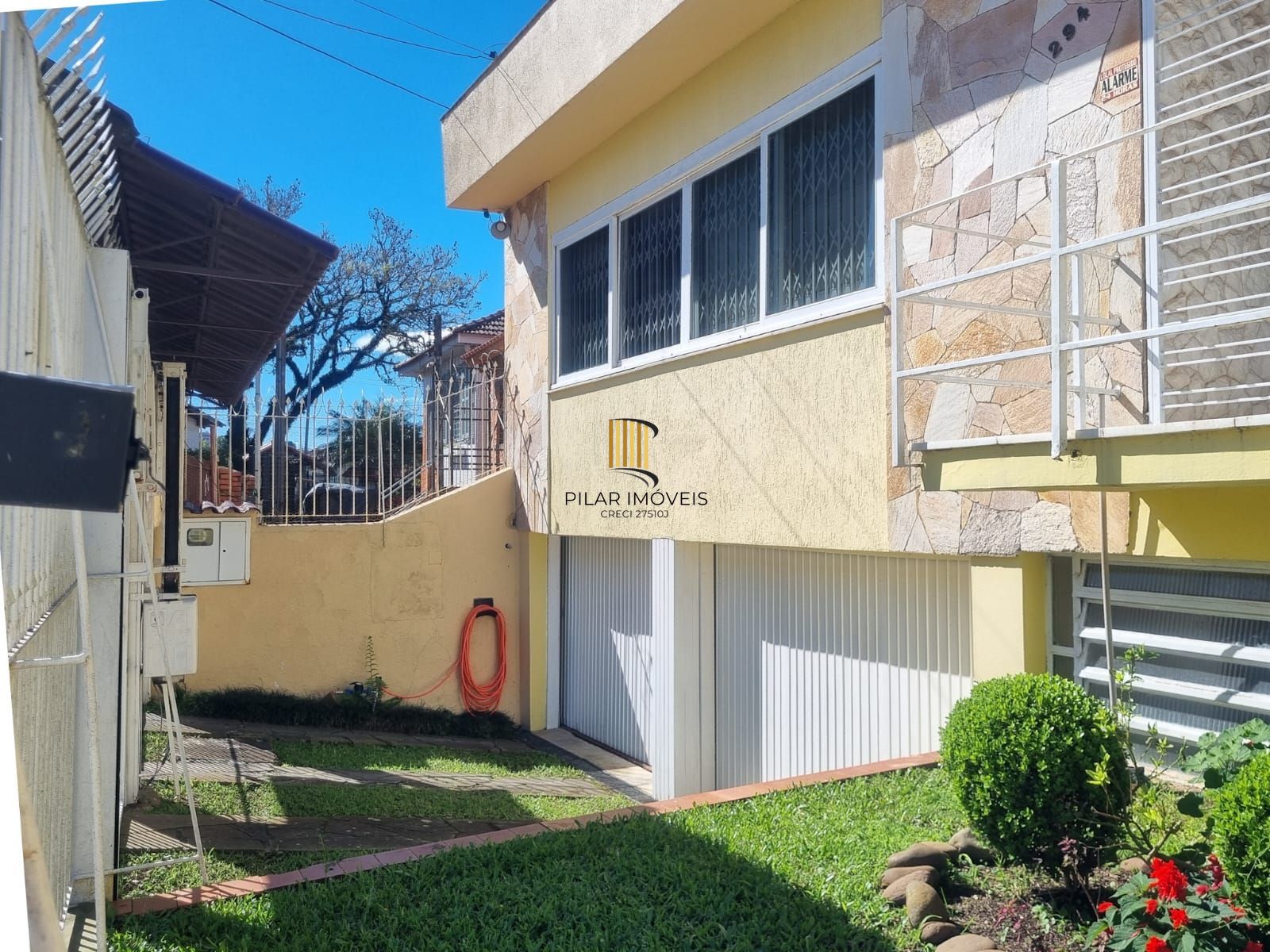 Casa Térrea 280 m²  em Teresópolis – 4 Dorms, Escritório e Edícula
