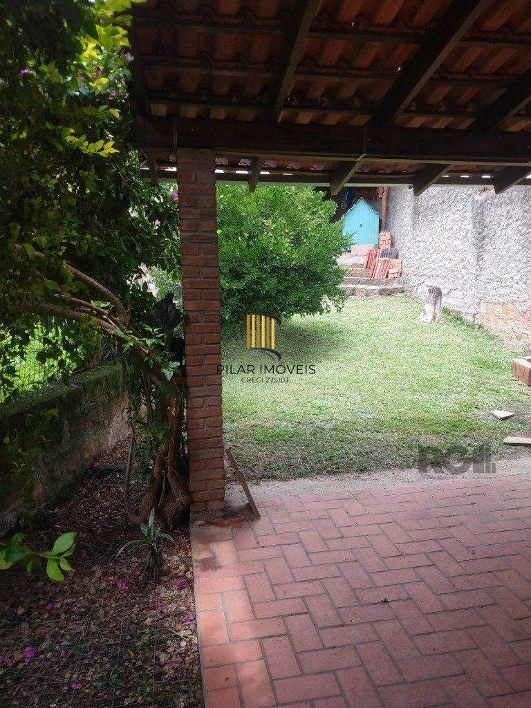 Casa com 3 dormitórios no bairro Ipanema