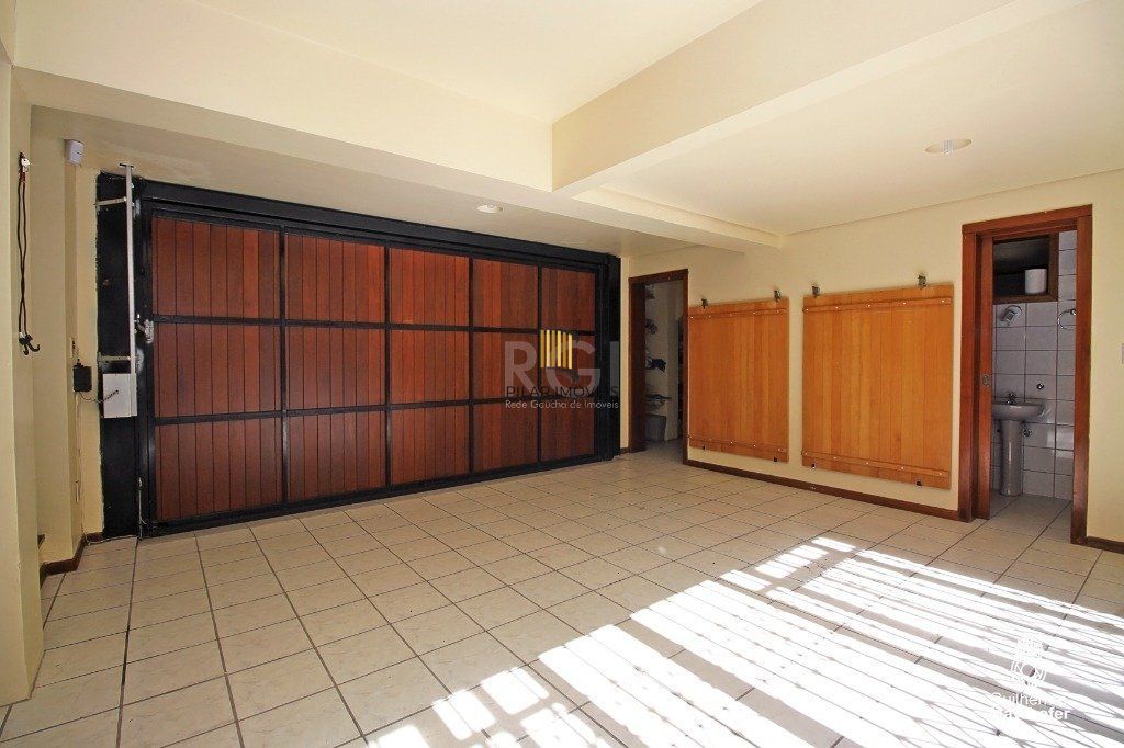 Casa para Venda - 275.72m², 4 dormitórios, sendo 3 suites, 4 vagas - Glória