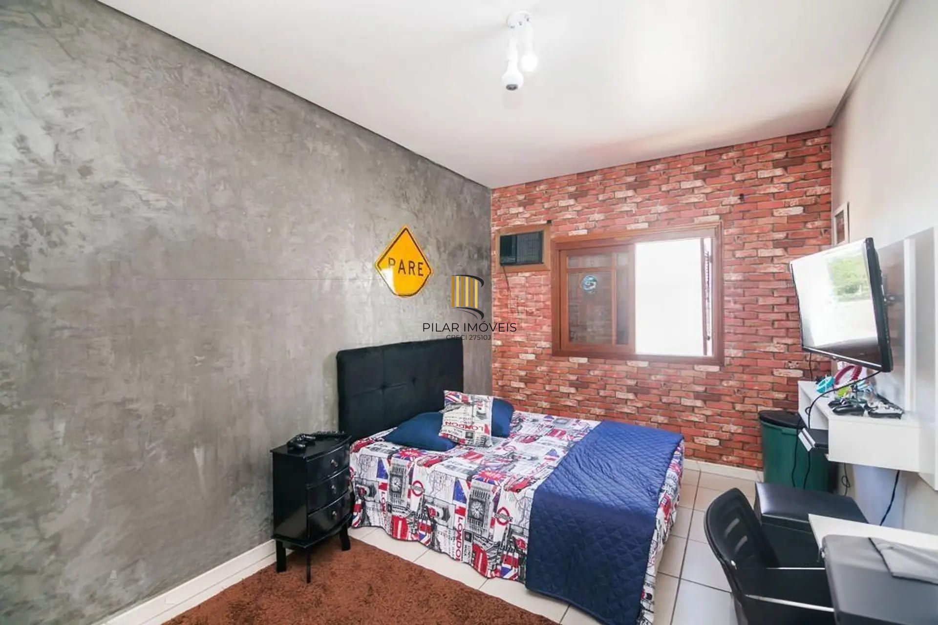 Casa de 4 dormitórios à venda no Bairro Rubem Berta, Porto Alegre.