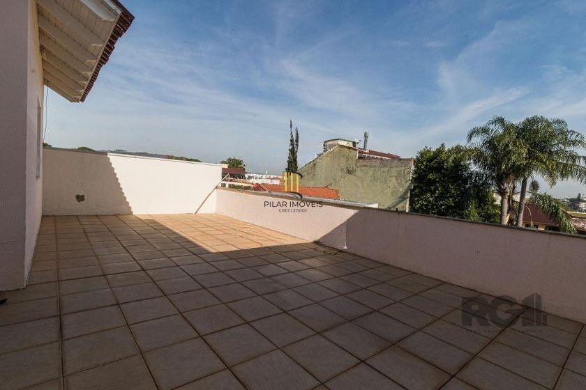 Casa Mista 266m² - 4 dormitórios, 1 suíte, 3 vagas no bairro Parque Santa Fé