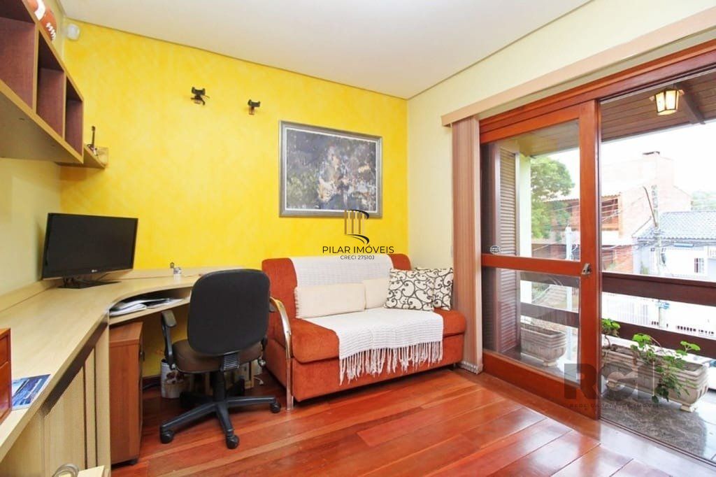 Casa de 275m² - 3 dormitórios e 3 vagas no bairro Coronel Aparício Borges