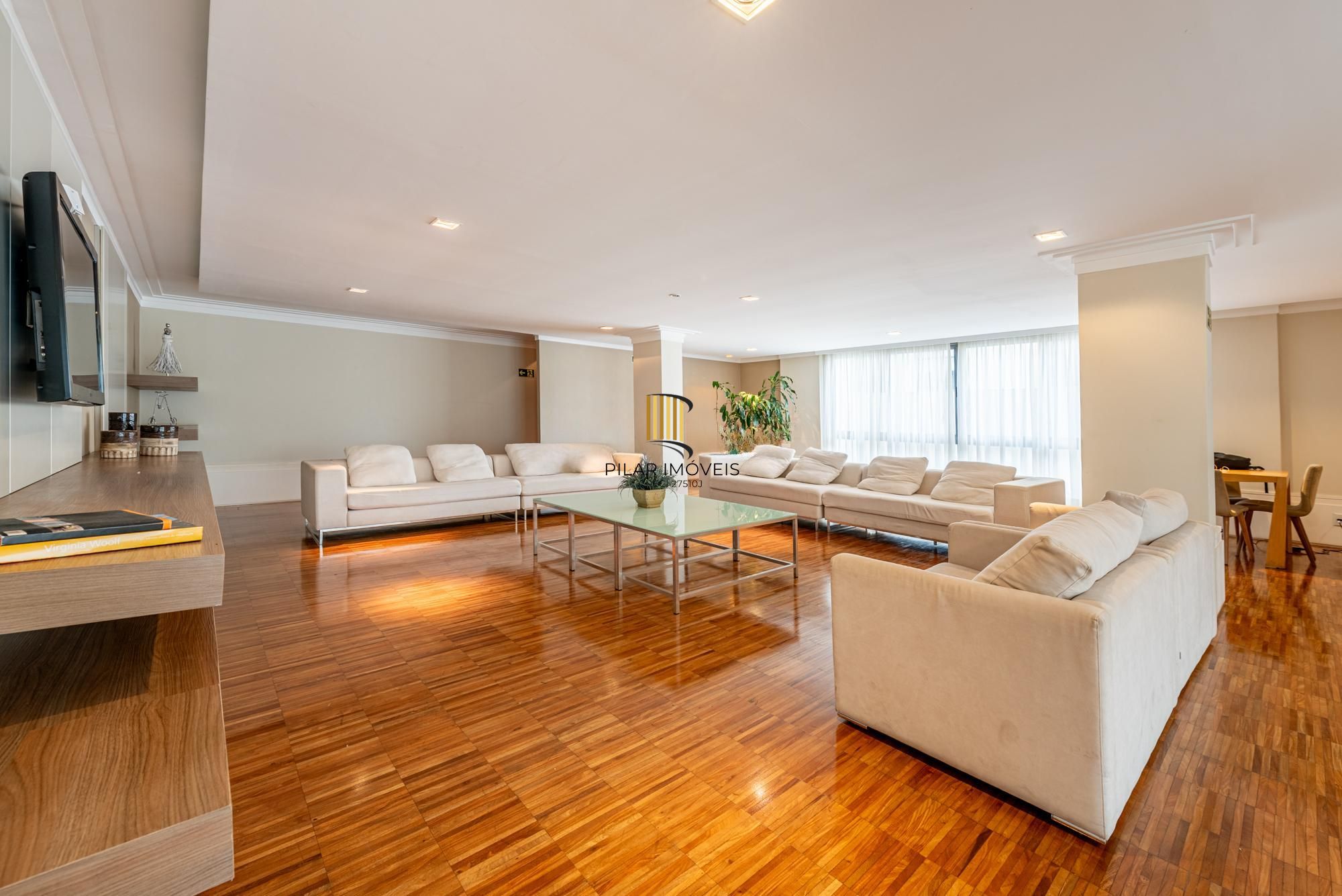 Apartamento de 1 dormitório á venda em Três Figueiras, Porto Alegre.