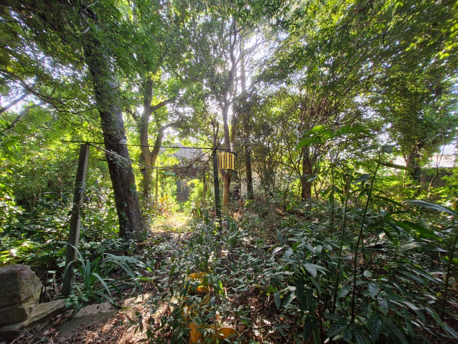 Terreno de esquina com 1.430m² no em Teresópolis.