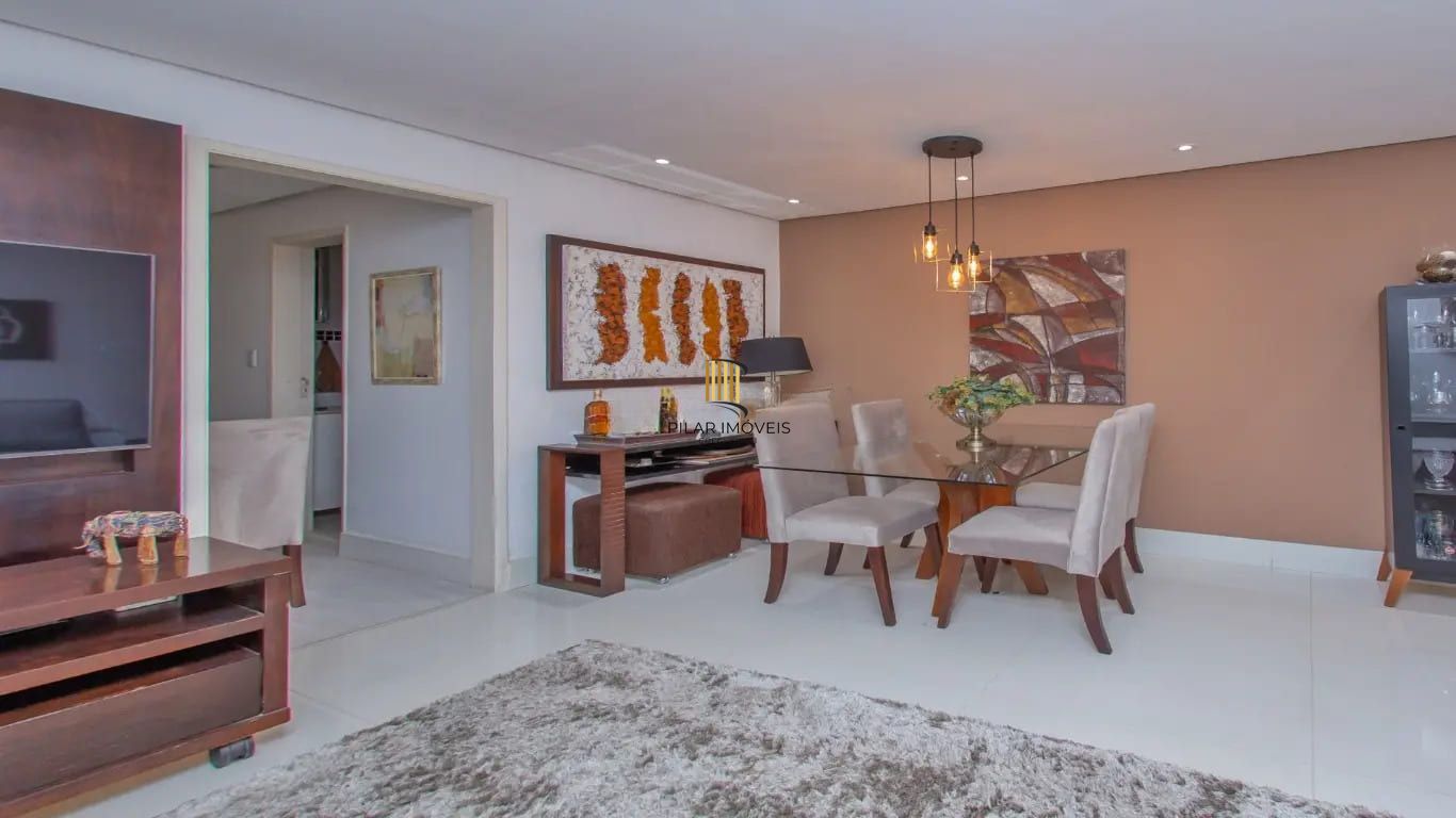 Apartamento com 3 dormitórios e 99m² à venda em Petrópolis.