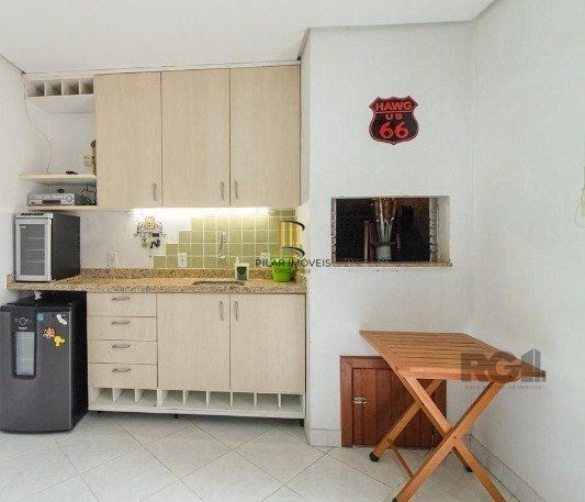 Excelente casa de 157m² com 3 dormitórios, 4 vagas e piscina.