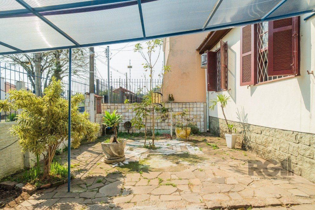 Casa 2 Dormitório(s) Bairro Nonoai