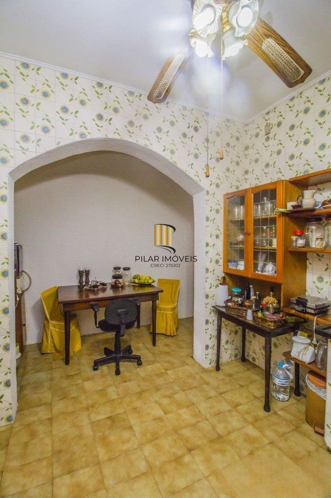 Casa de 4 dormitórios, bairro Santa Tereza