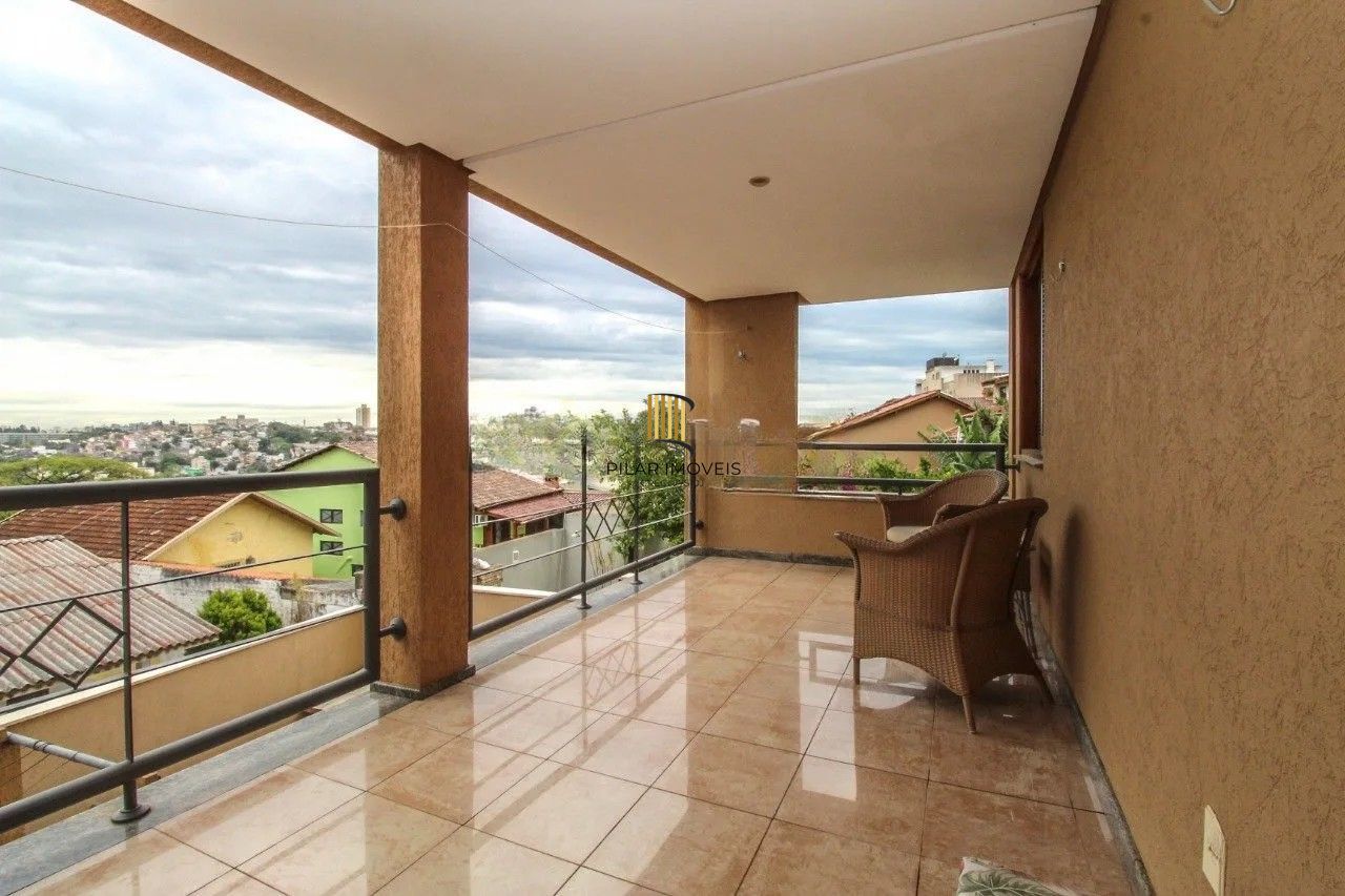 Casa 612m² - 3 suíte, 8 vagas no bairro Medianeira
