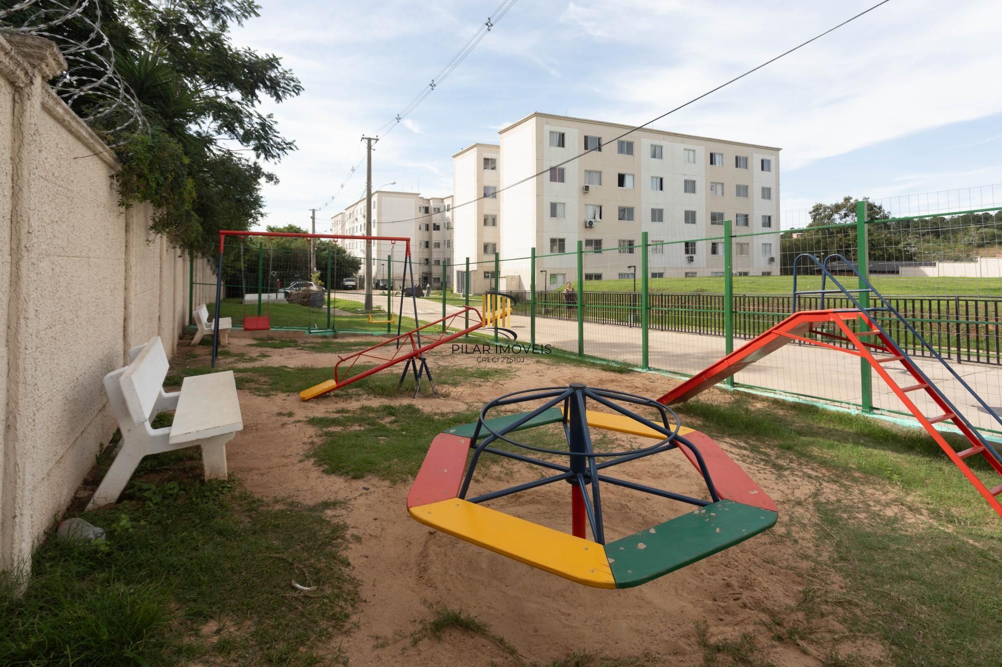 Apartamento á venda de 2 dormitórios no Bairro Protásio Alves.