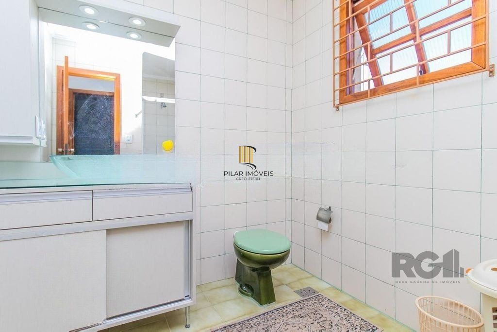 Casa de 4 dormitórios no bairro Cavalhada