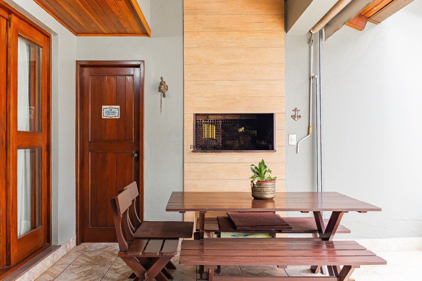 Casa de 4 dormitórios e 208m² à venda no Bairro Jardim Botânico, Porto Alegre.